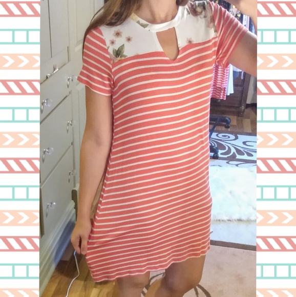 Dresses & Skirts - 🌻🌹Pretty Pink Floral Striped Dress